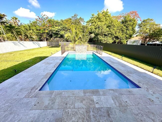Building Photo - 15750 SW 90th Ave