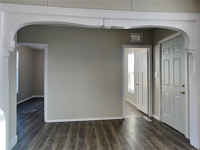 Building Photo - 1115 19th Ave NE