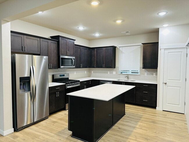 Building Photo - Newer 3-Story 3 Bedroom DR Horton Home in Lake Stickney/Everett - SHORT TERM LEASE OFFER