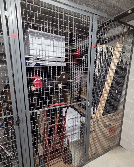 Building Photo - 1515 N Van Buren St