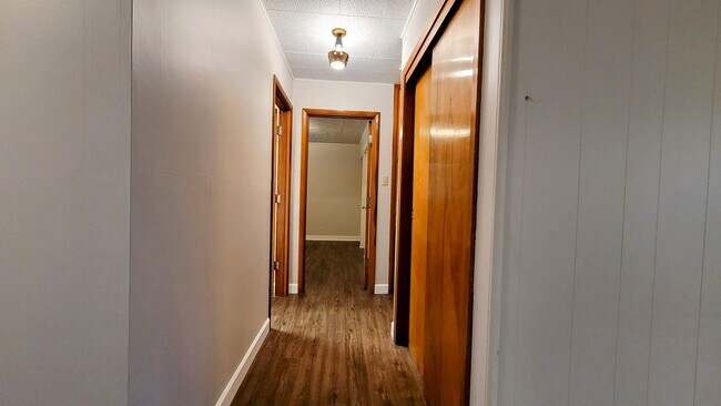 Building Photo - 495 Compton Rd