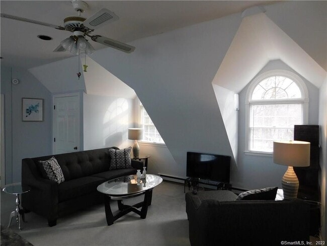 Building Photo - 14 Rocky Point Rd