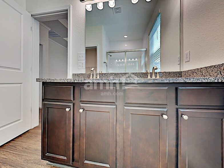 Building Photo - 417 Sandstone Dr