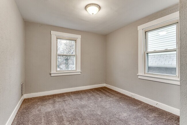 Building Photo - Renovated 3 Bed, 1 Bath Home in Swissvale - Covered Porch, Large Backyard - Available Now!