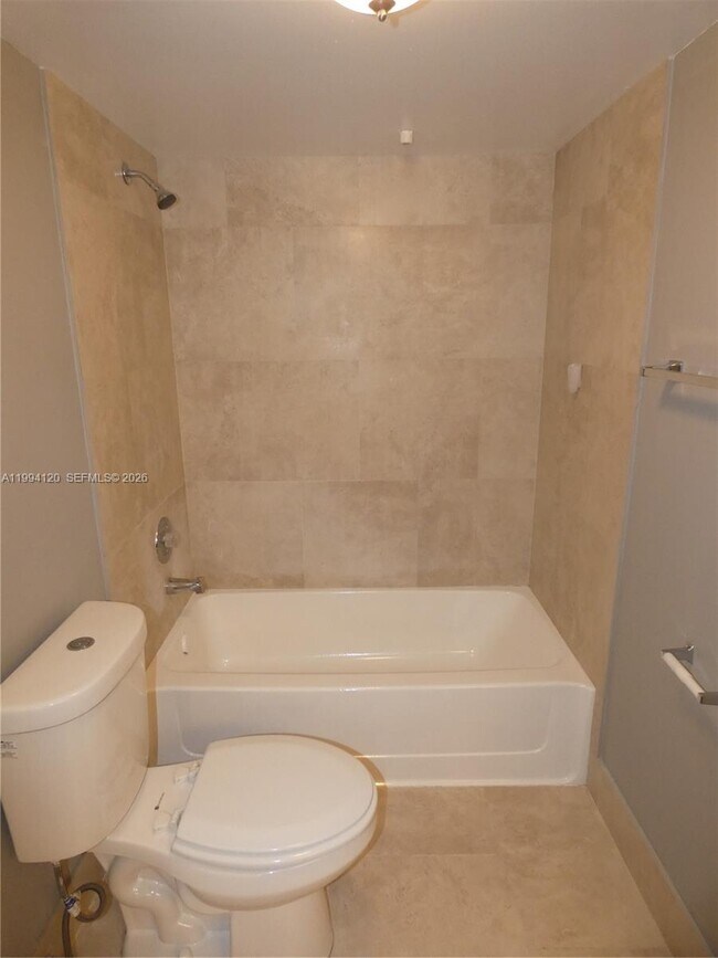 Building Photo - 2851 N Oakland Forest Dr