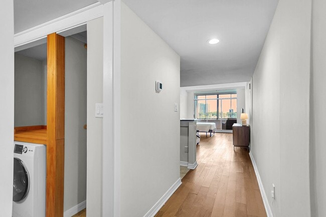 Building Photo - Downtown Charleston Living with Stunning Views