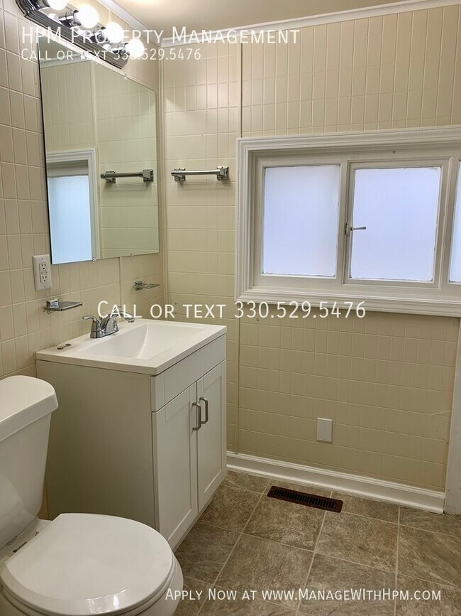 Building Photo - 2306 24th St NE