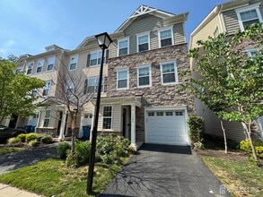Building Photo - 1106 Hights Farm Rd N