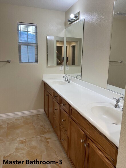 Master Vanity - 31750 Paseo de Castaic