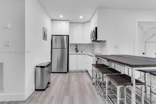 Building Photo - 23175 Naranja Rd