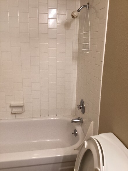 Building Photo - 3515 NE View Ave