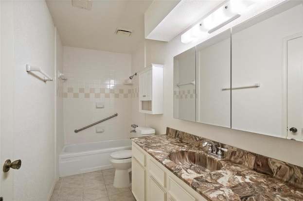 Building Photo - 1716 Huge Oaks St