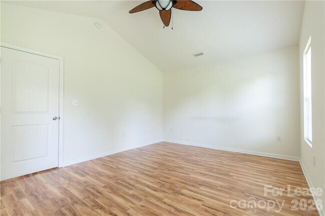 Building Photo - 108 Lookout Point Pl