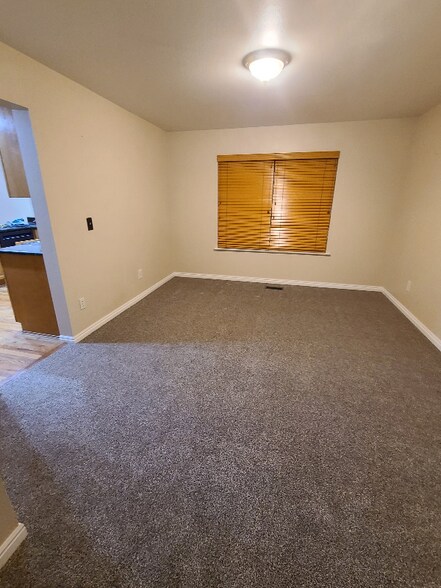 Building Photo - 287 E 600 N