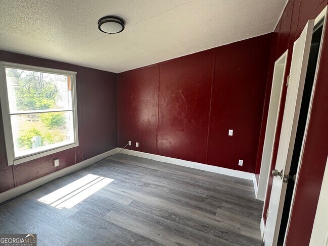 Building Photo - 18 Mohican Maze