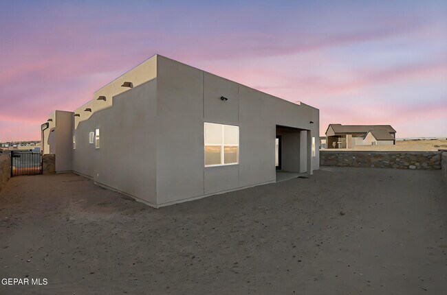 Building Photo - 836 Eltham Dr