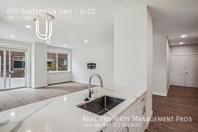 Building Photo - 625 Slaters Ln