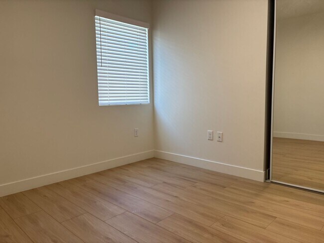 Building Photo - 11248 Lull St