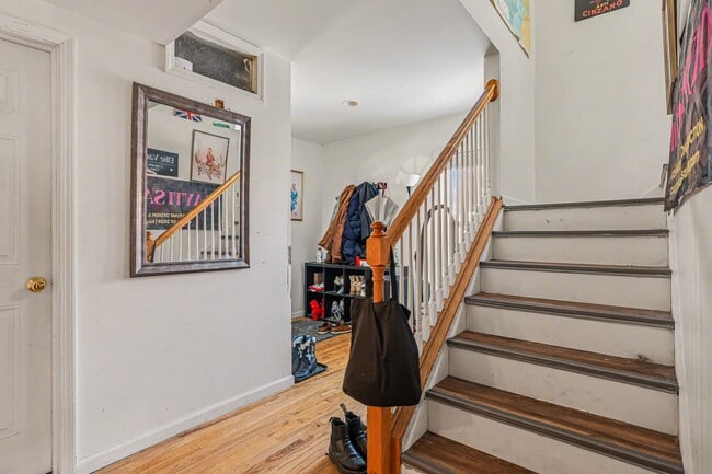 Building Photo - 412 N Thayer St