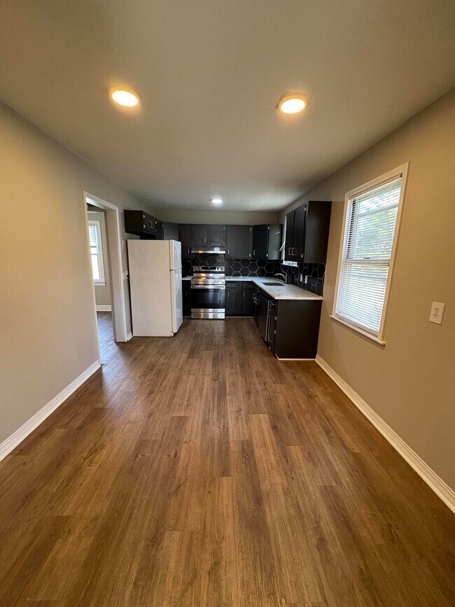 Building Photo - 5 Lake St