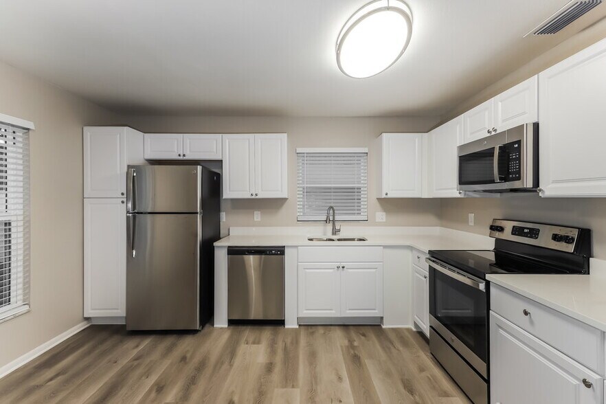 Building Photo - 705 Hazy Meadow Ct