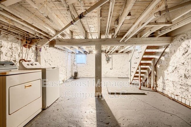 Building Photo - 3213 Elmley Ave