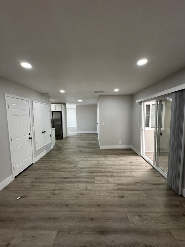 Building Photo - 3221 San Carlos Way