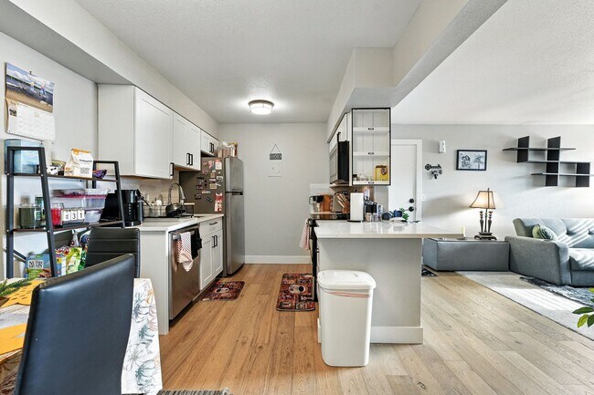 Building Photo - Beautifully Updated 1 Bed, 1 Bath Rental -...