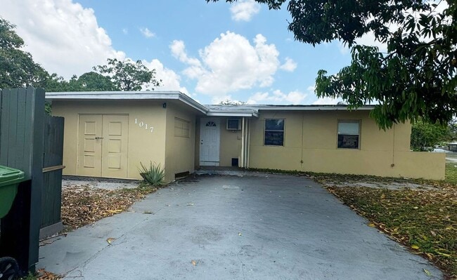 Building Photo - 3-2 House with a Pool