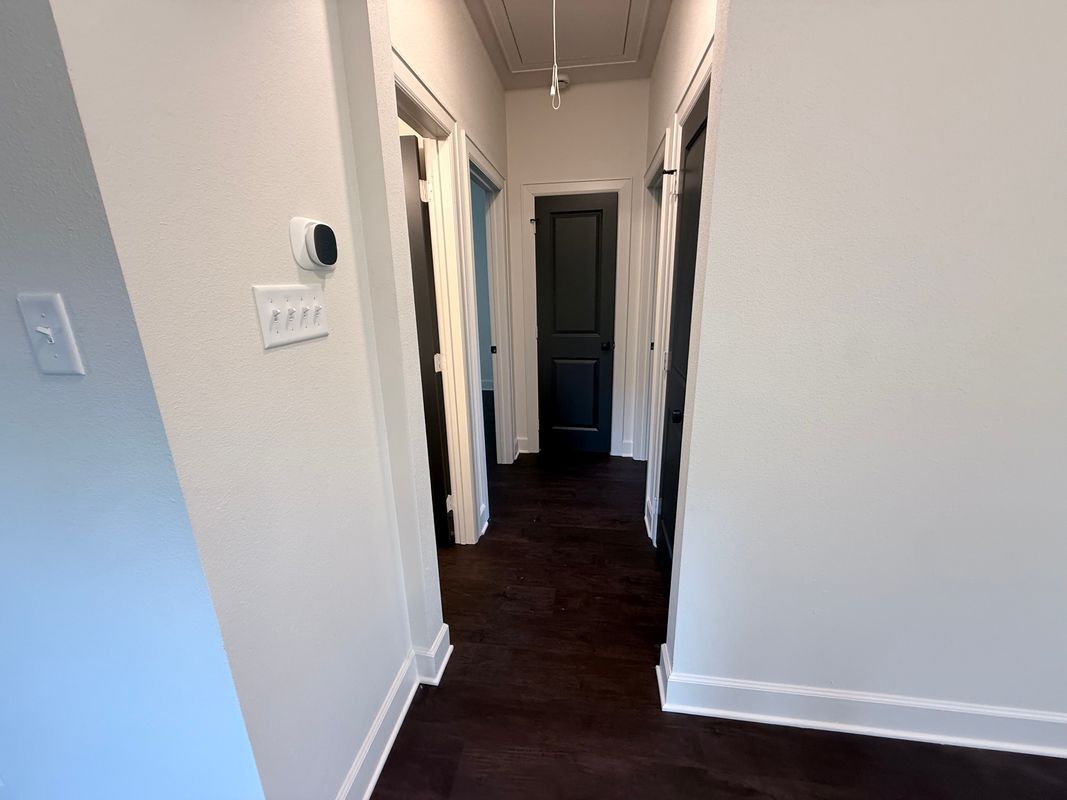 Building Photo - 616 Oak St