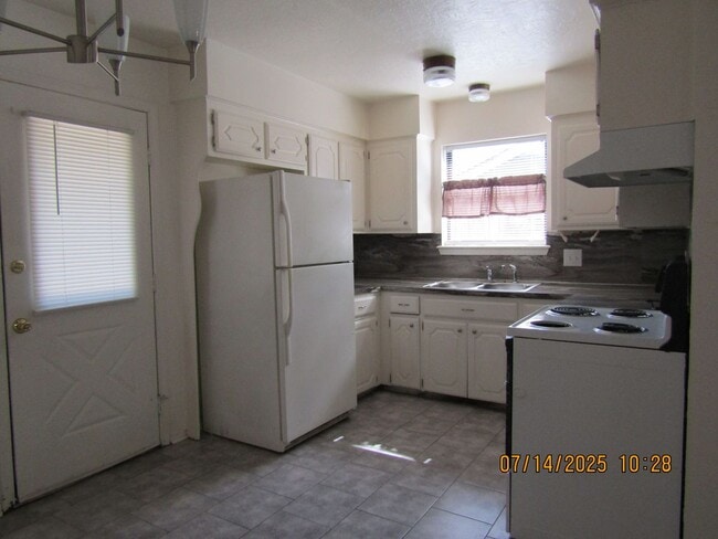 Building Photo - Turtle Creek Townhouse! MacArthur School D...
