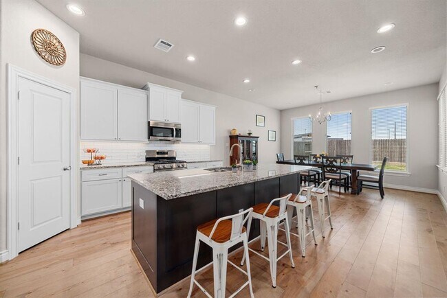 Building Photo - 500 Wild Grv Ln