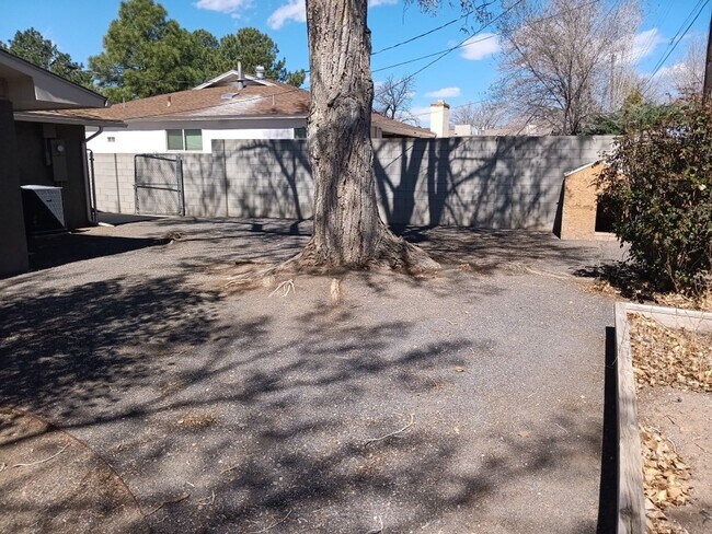 Building Photo - Stunning 4 bedroom, 2 bathroom home! Showings available NOW!