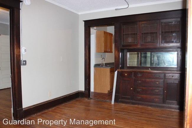 Building Photo - 1024-1026 15th Ave SE