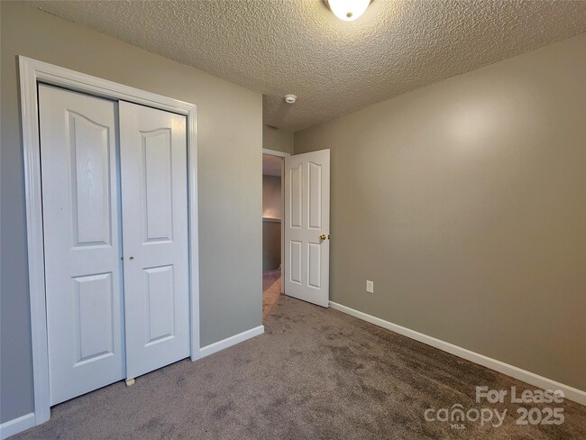 Building Photo - 6830 Babbling Brook Ln