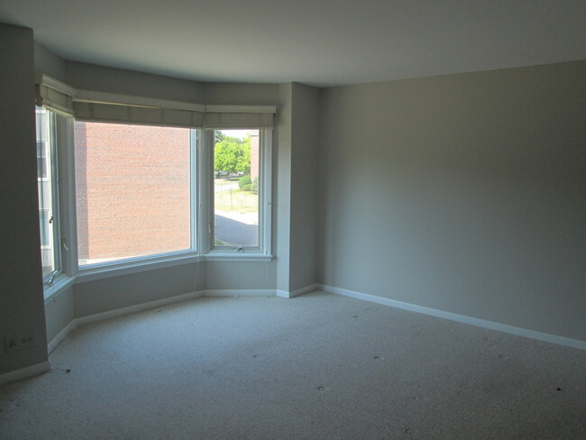 Building Photo - 400 Thames Pkwy
