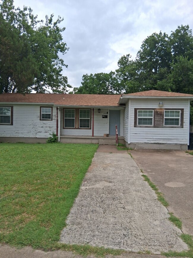 Building Photo - 1414 Alta Mira Dr