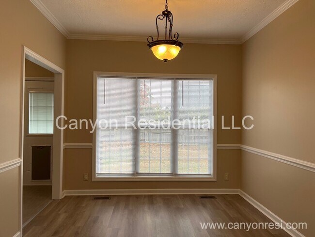 Building Photo - 825 Connaly Dr