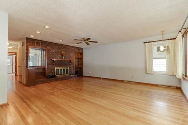Primary Photo - 101 W Cypress St