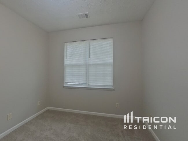 Building Photo - 2224 Boone Ct