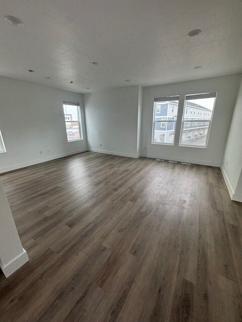 Building Photo - 188 1700 W