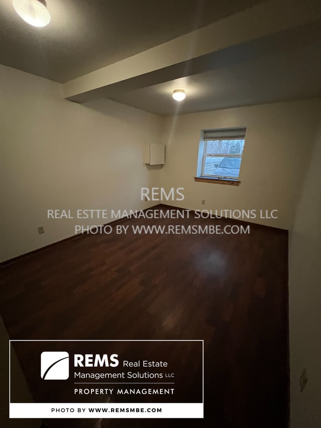 Building Photo - 602 10th Ave