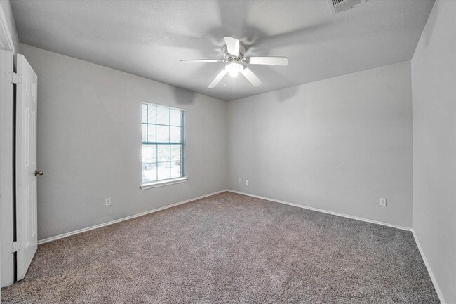 Building Photo - 1701 Balsam Way