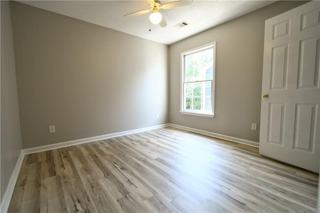 Building Photo - 340 Avebury Ct