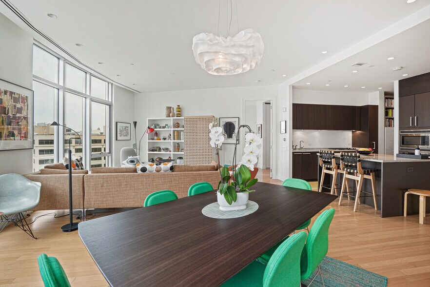 LR/DR - 1177 22nd St NW