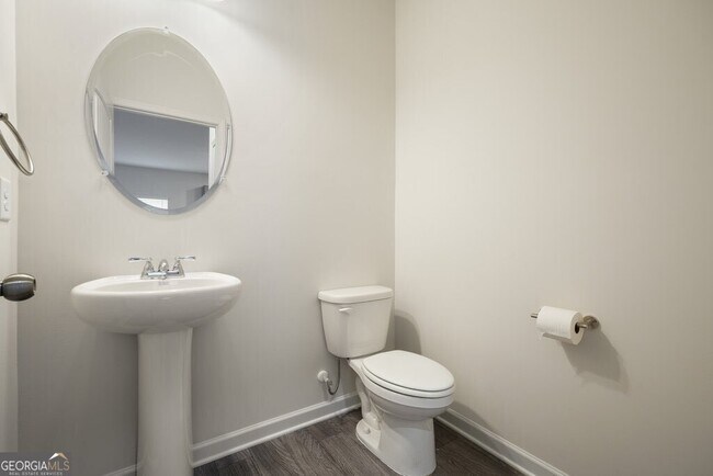 Building Photo - 529 Summerfield Ln NW