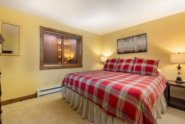 Building Photo - 157 Independence Cir