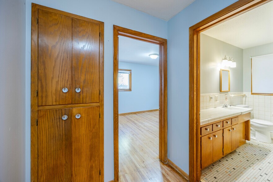 Building Photo - 5751 Xerxes Ave S