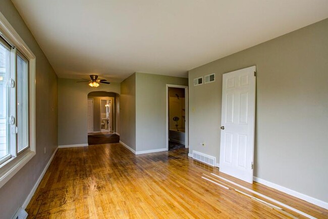 Building Photo - 35 Strasburg Pike