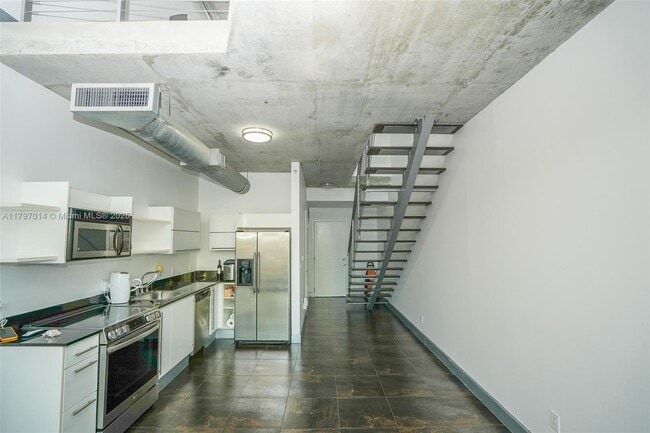 Building Photo - 690 SW 1st Ct